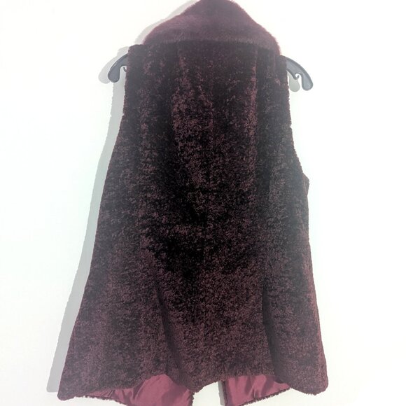 WHBM Textured Faux-Fur Vest Burgundy Cabernet L - Picture 8 of 8